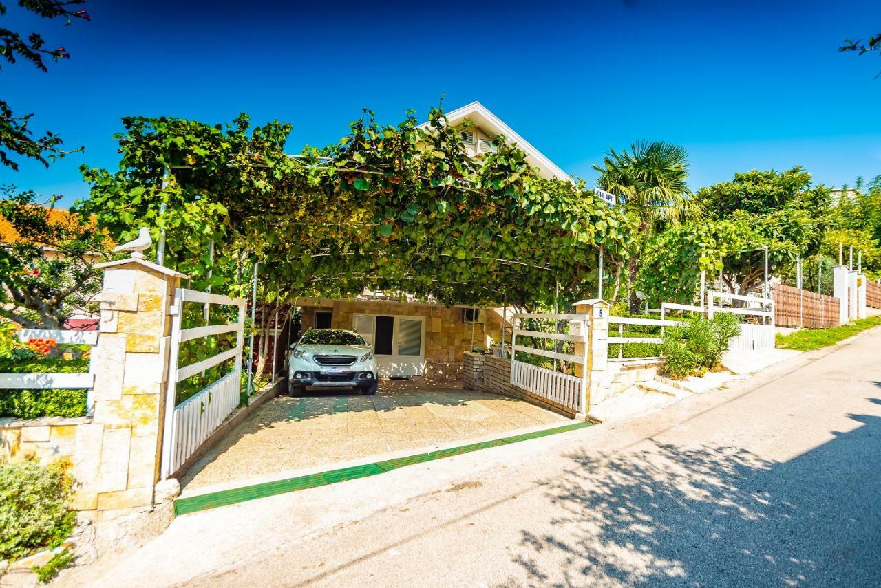 Kiwi Apartments Горни-Карин Экстерьер фото